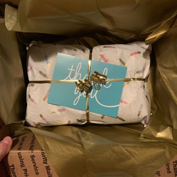 Meet your Posher, Noelle - Picture 3 of 6